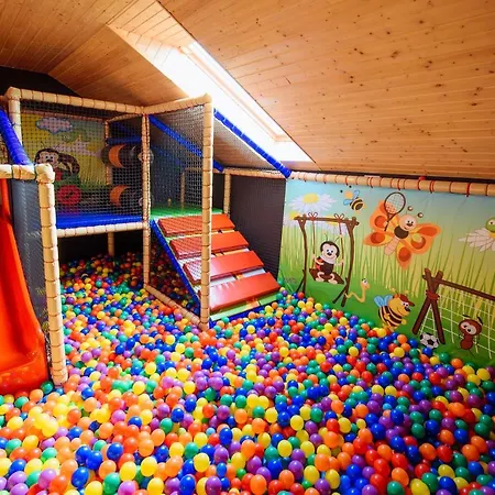 Turciansky Dvor مارتون